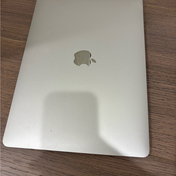 Apple MacBook in Elegant Silver